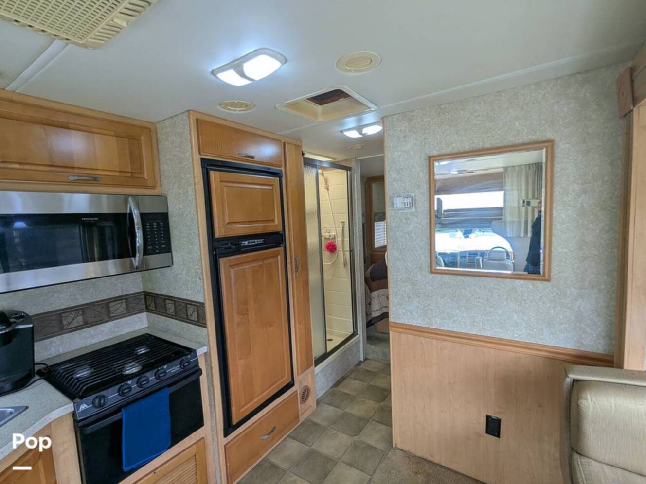 A photo of this 2008 Four Winds Kodiak 32B
