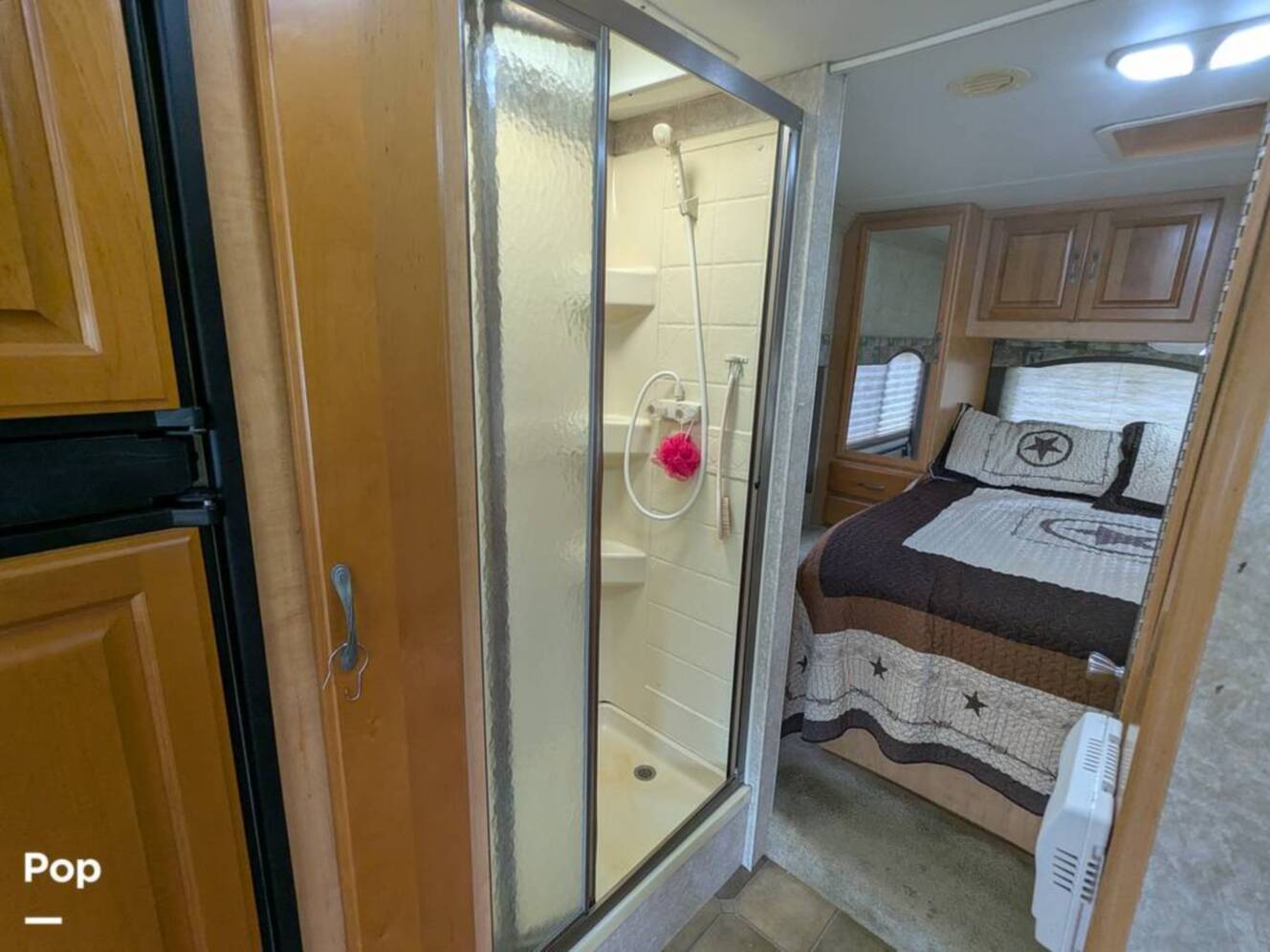 A photo of this 2008 Four Winds Kodiak 32B