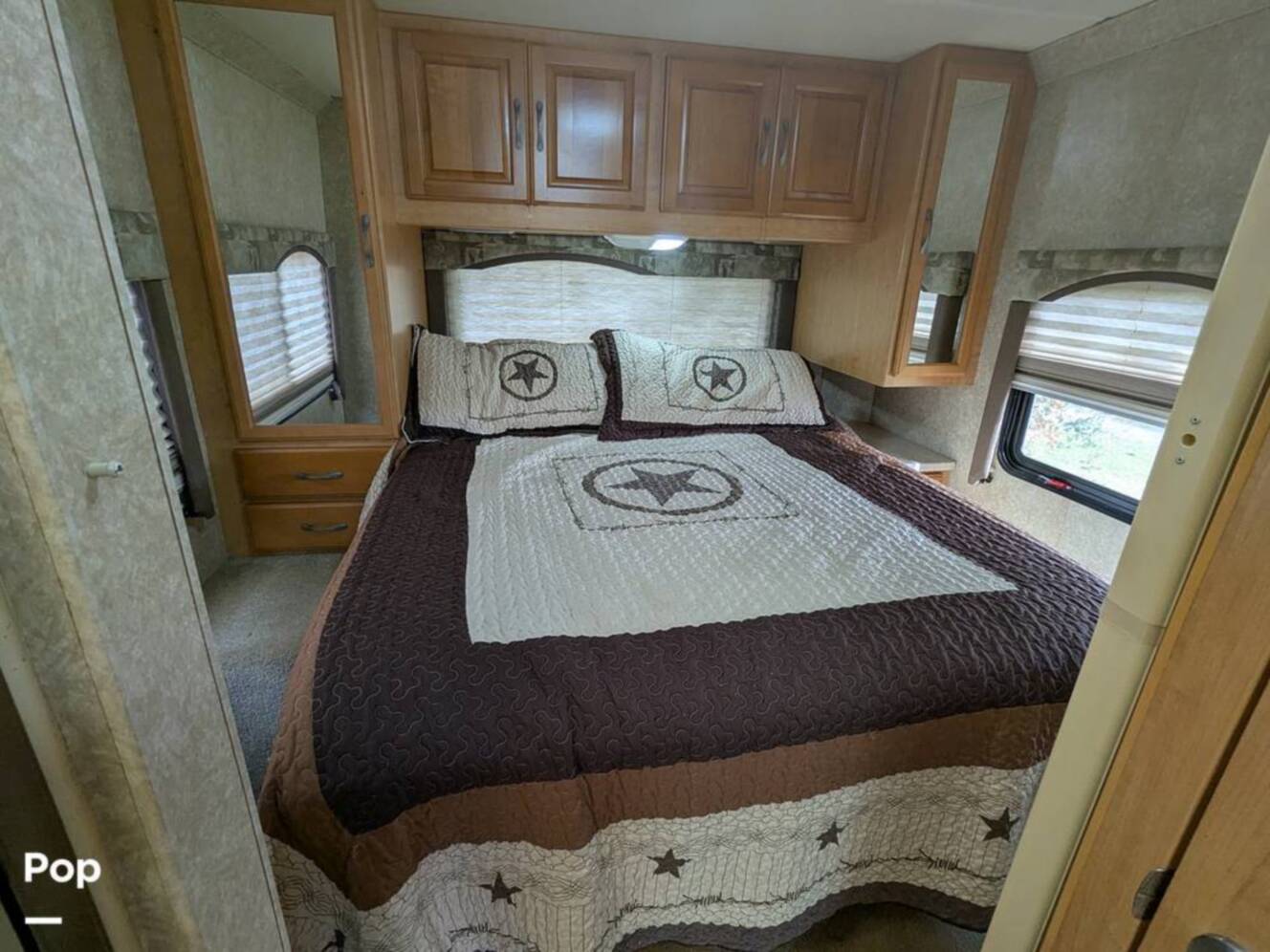 A photo of this 2008 Four Winds Kodiak 32B