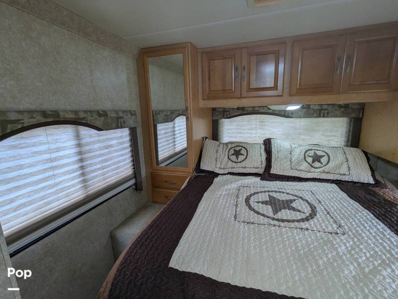 A photo of this 2008 Four Winds Kodiak 32B
