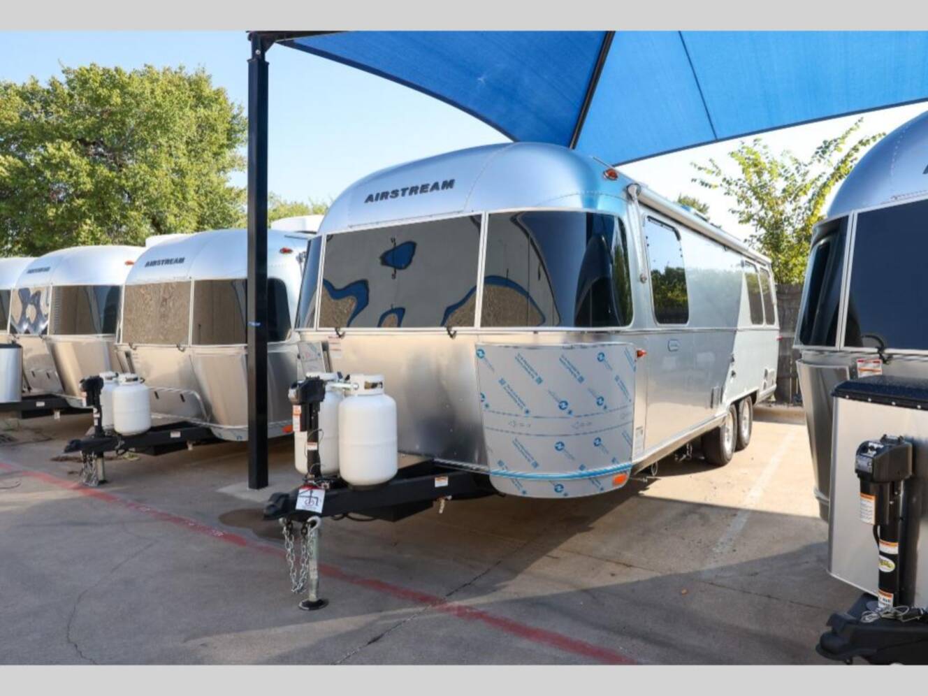 A photo of this 2026 Airstream Globetrotter 25FBQ