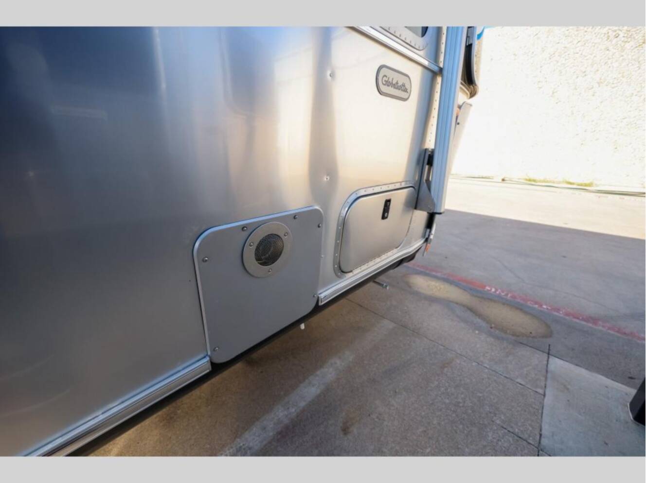 A photo of this 2026 Airstream Globetrotter 25FBQ