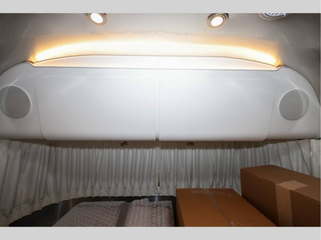 A photo of this 2026 Airstream Globetrotter 25FBQ