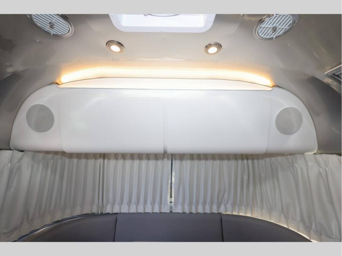 A photo of this 2026 Airstream Globetrotter 25FBQ