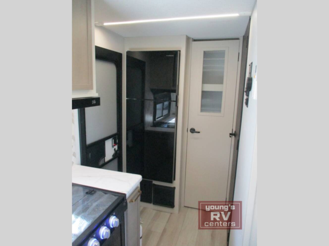 A photo of this 2026 Forest River Rv Salem Hemisphere Hyper-Lyte 21RBHL