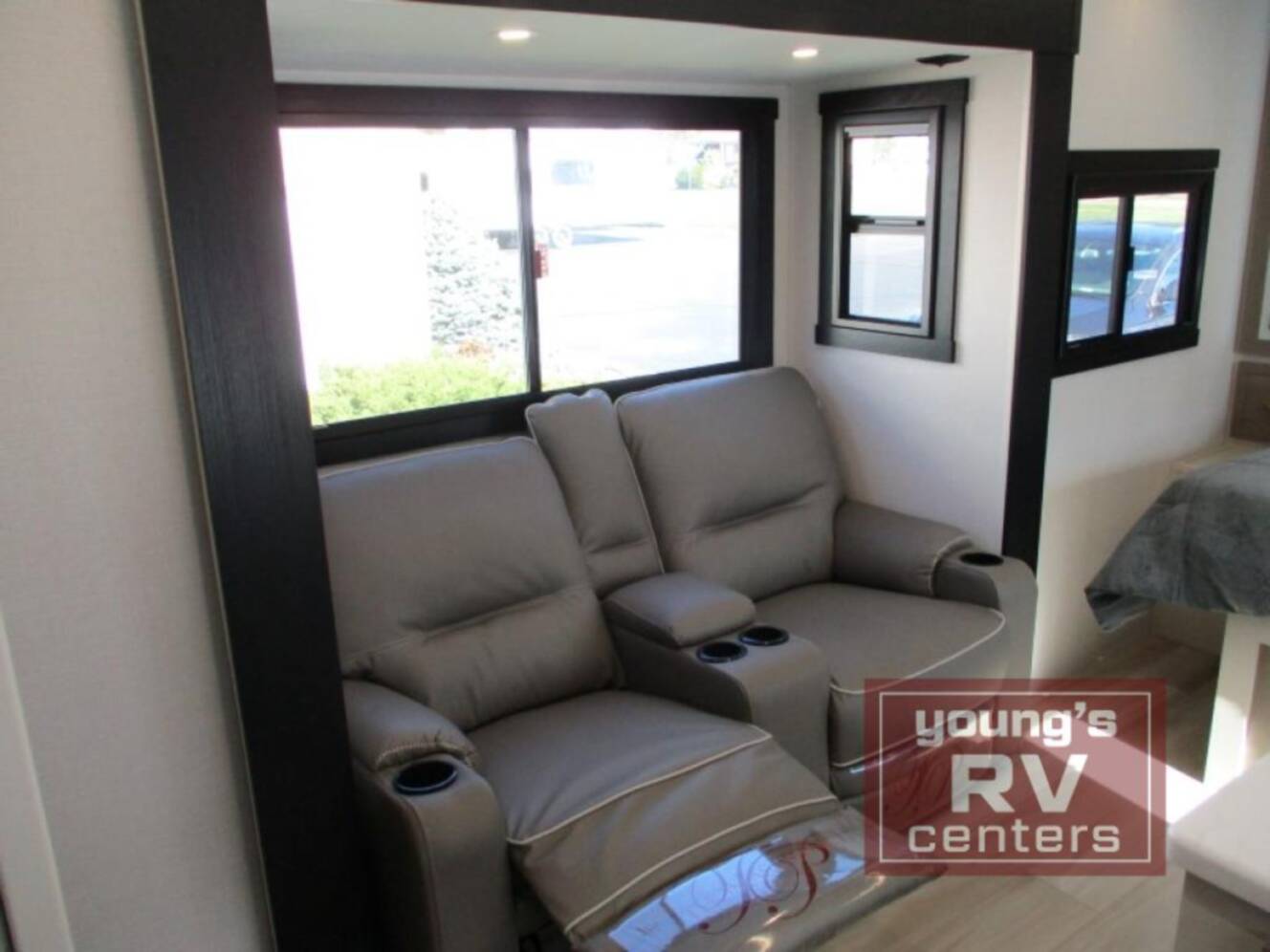 A photo of this 2026 Forest River Rv Salem Hemisphere Hyper-Lyte 21RBHL