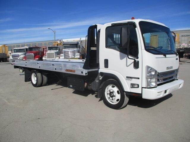 2018 Isuzu NRR photo 2