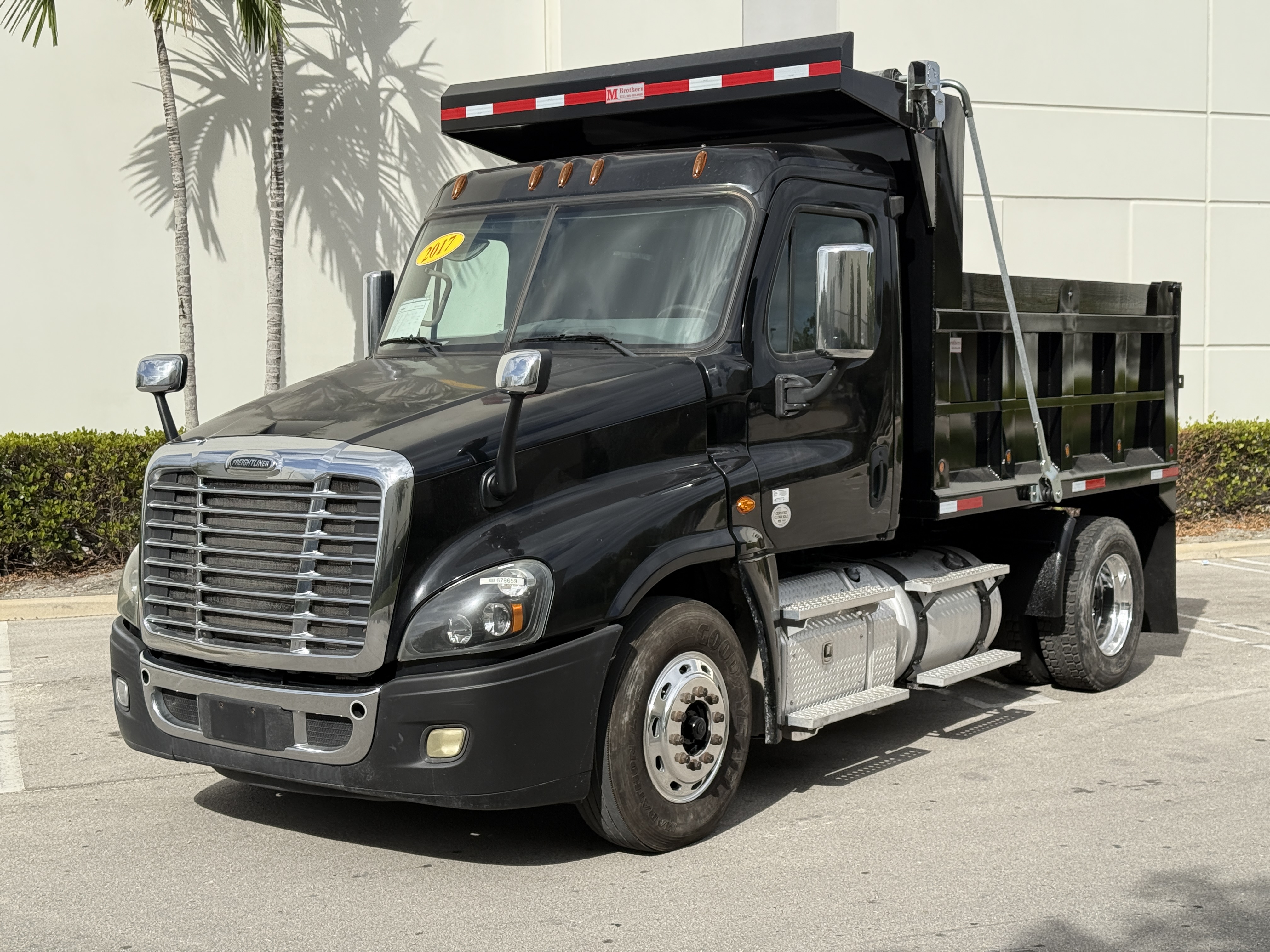 2017 FREIGHTLINER CASCADIA 125 in Medley, FL