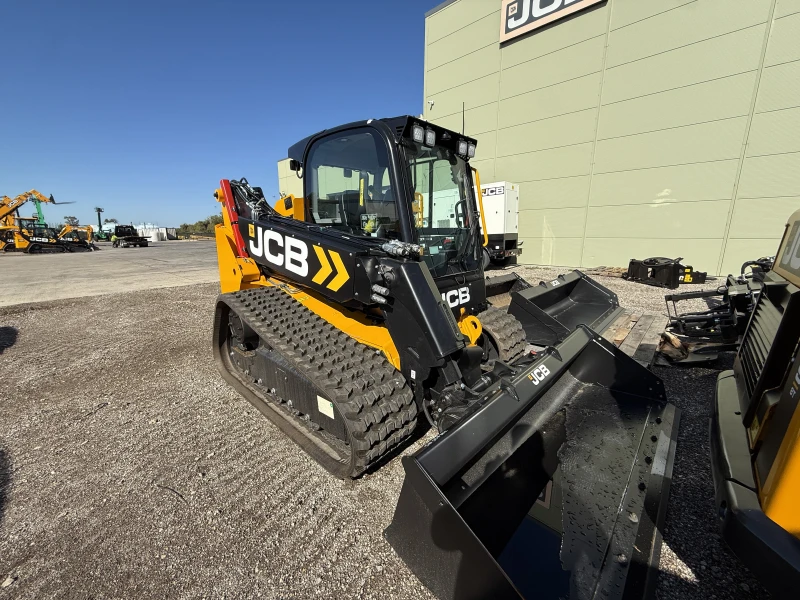 2025 JCB 3TS-8T