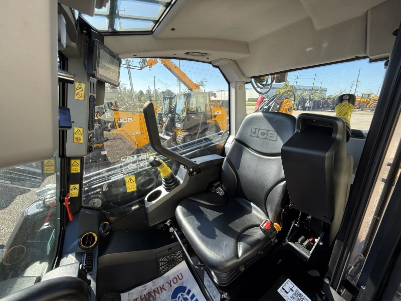 2025 JCB 3TS-8T