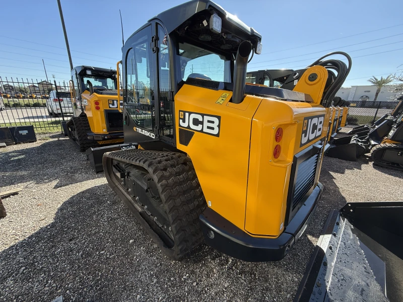 2025 JCB 3TS-8T