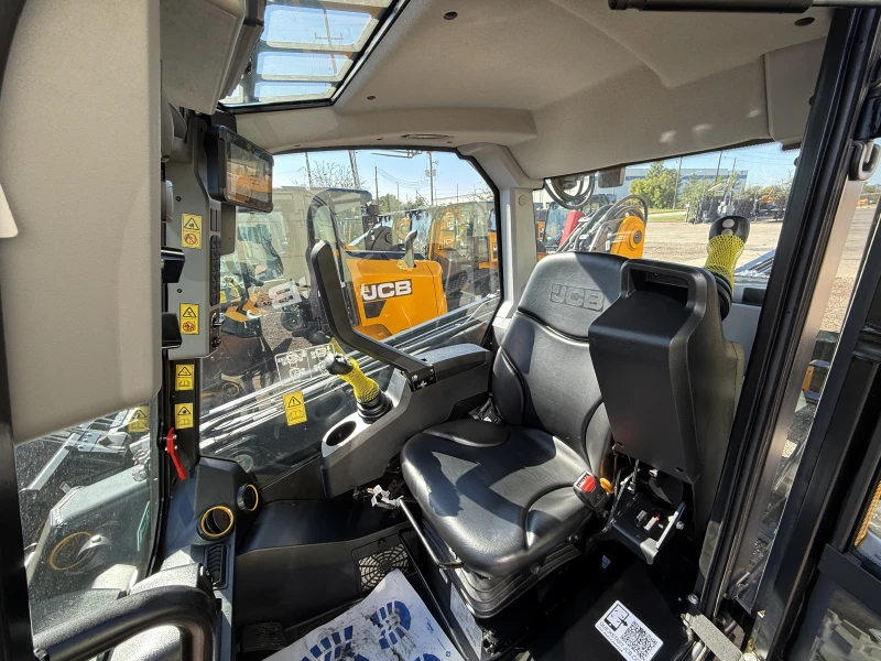 2025 JCB 3TS-8T