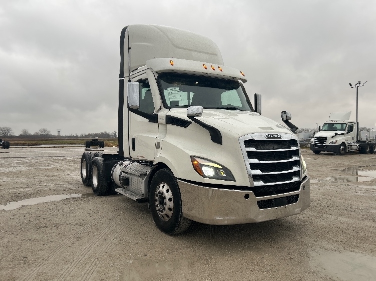 2021 FREIGHTLINER CASCADIA 116 in Sturtevant, WI