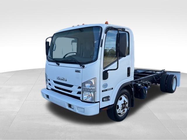 2017 ISUZU NRR in Elyria, OH