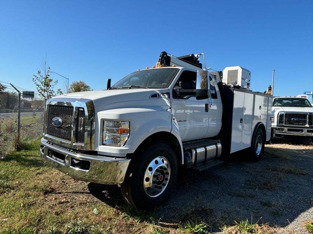 2025 Ford F-750 Base SuperCab photo 2