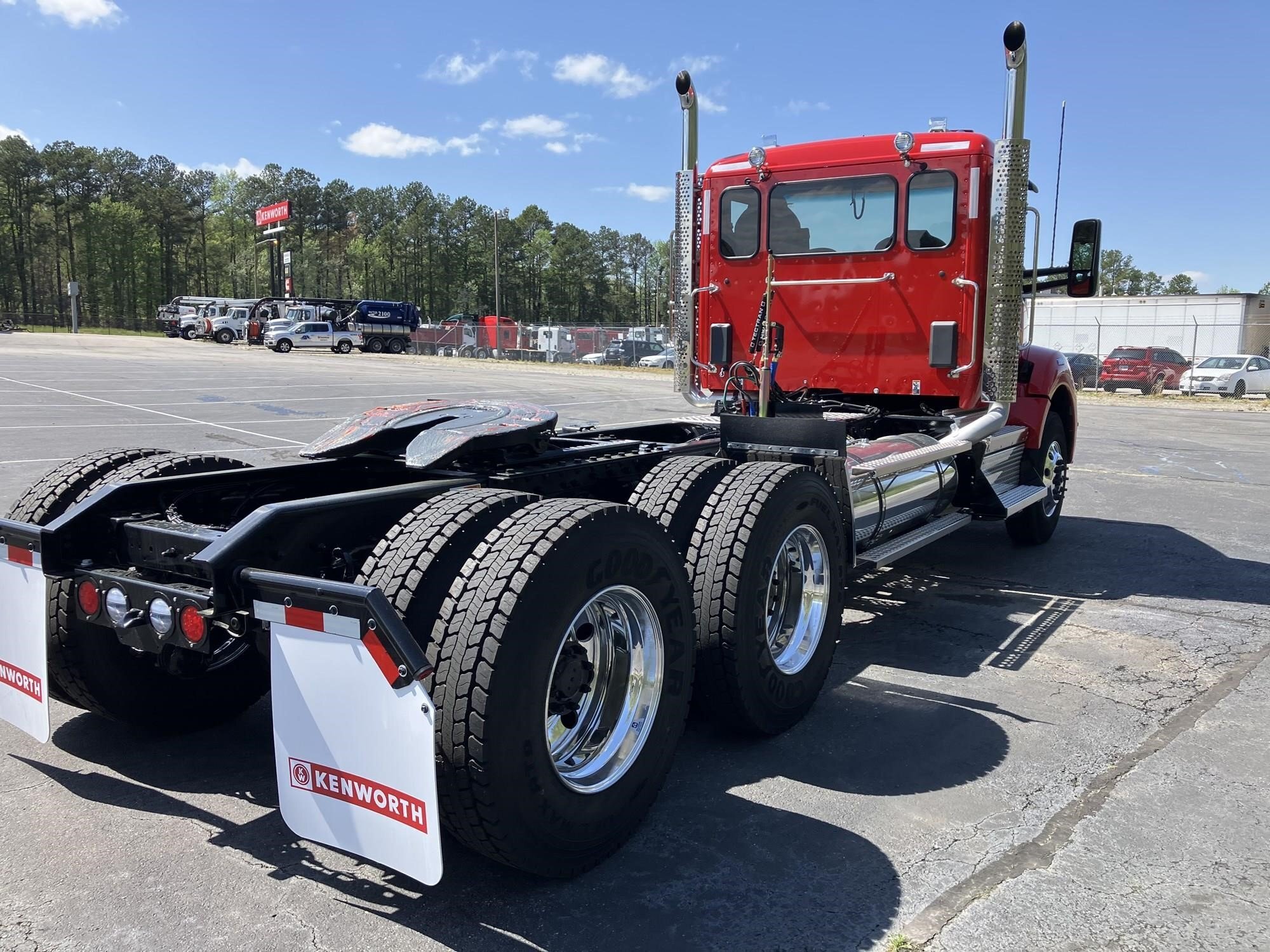 2025 Kenworth T880 photo 2