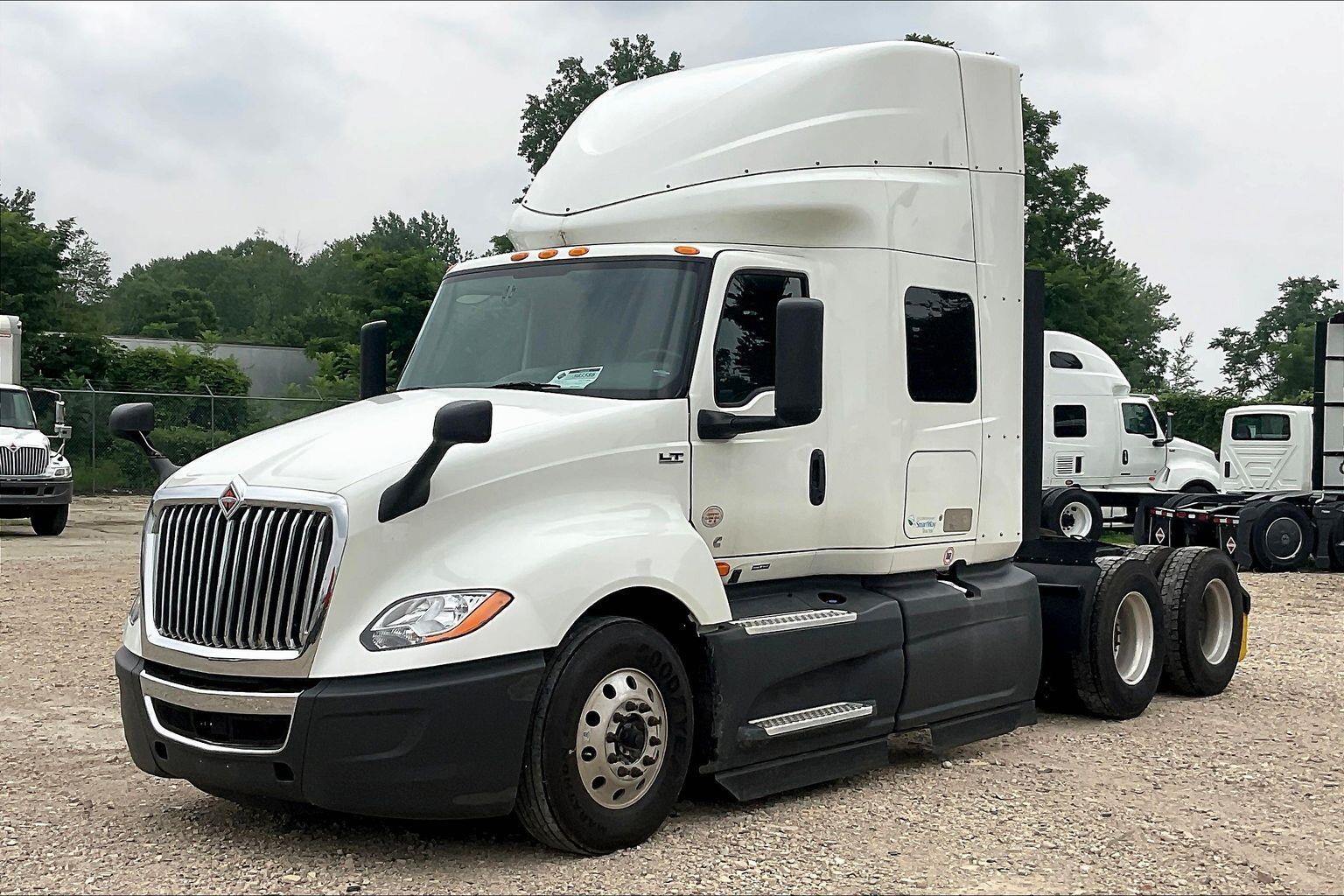 2022 International LT625 LT photo 3