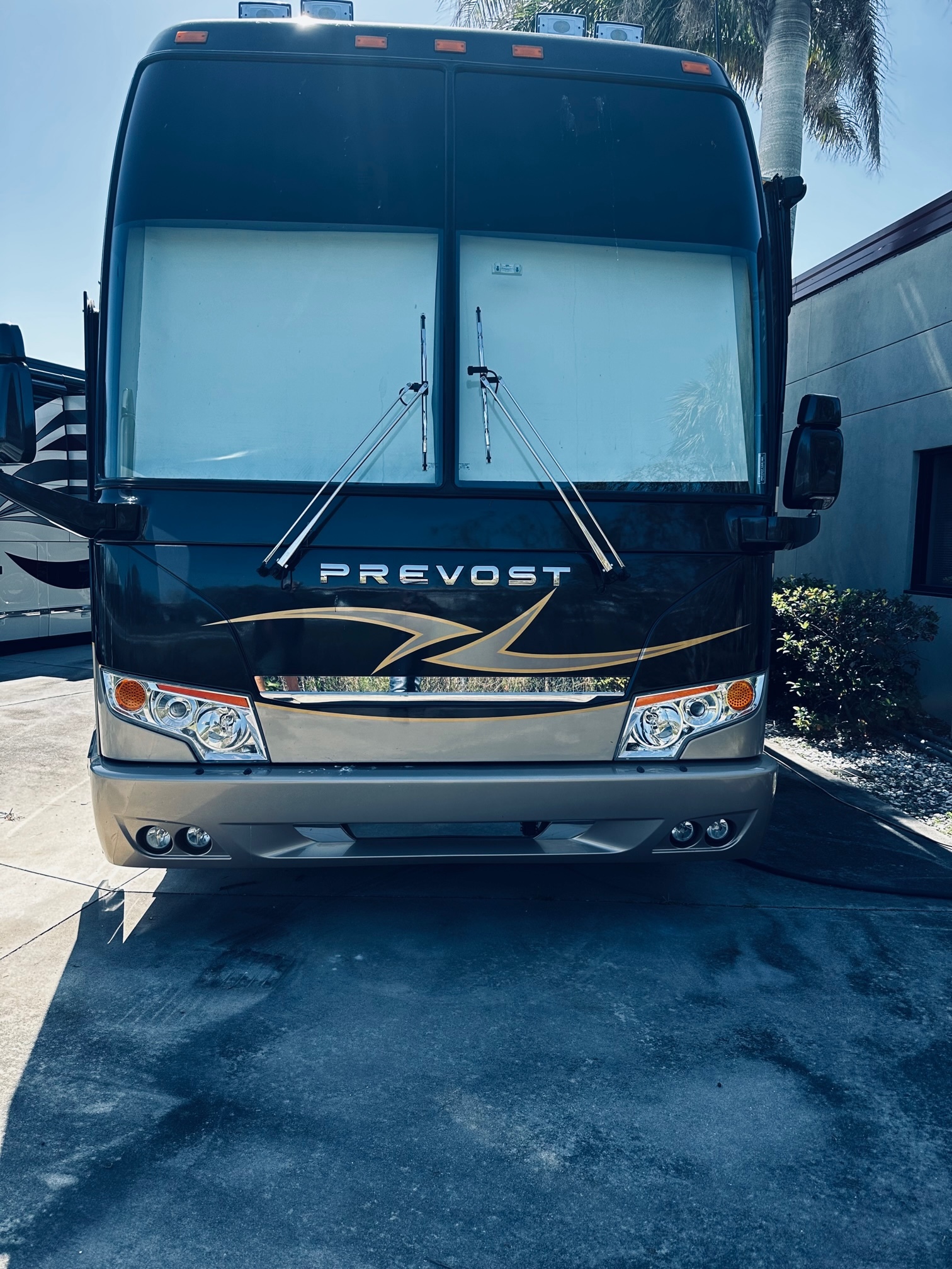 2003 Prevost Featherlite H3-45 in lake wales FL