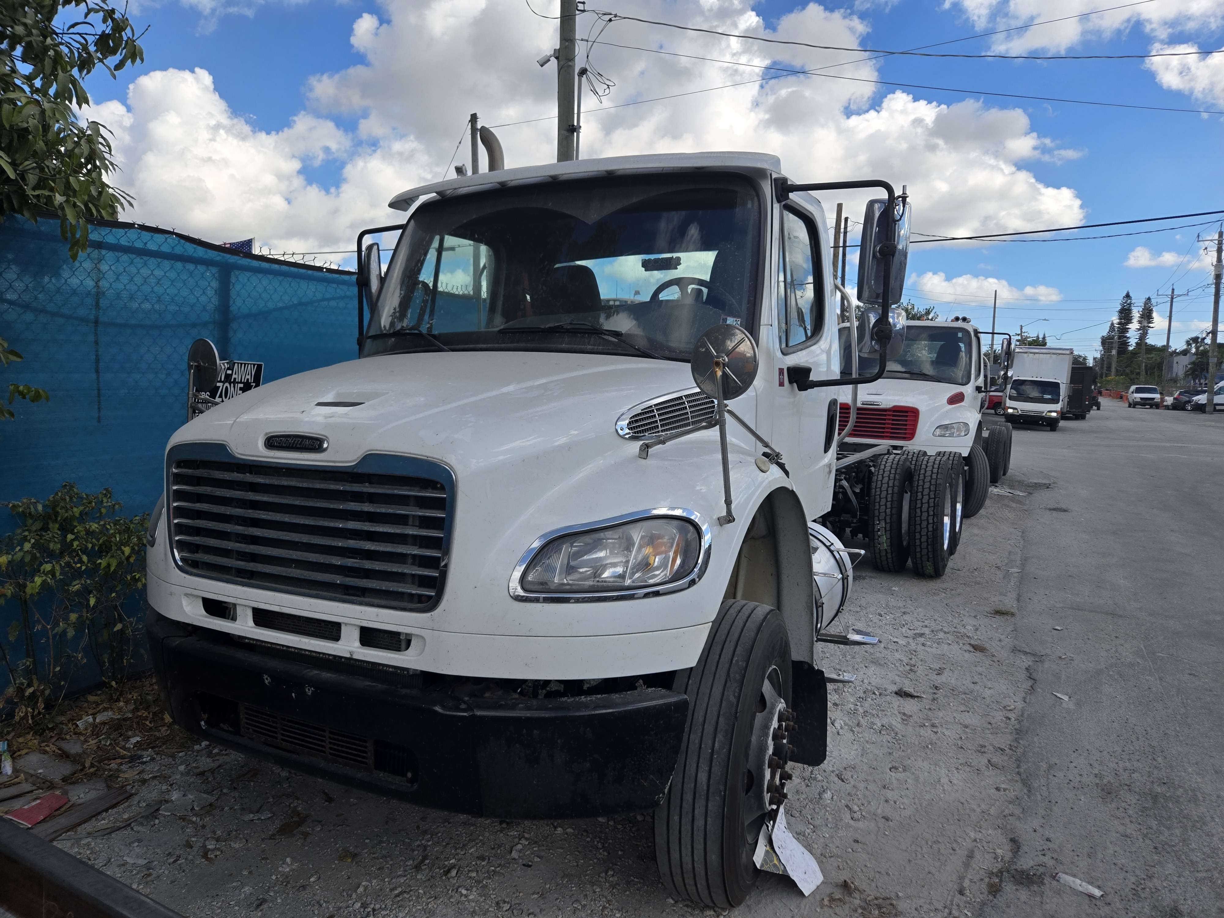 2015 FREIGHTLINER BUSINESS CLASS M2 106 in Miami, FL