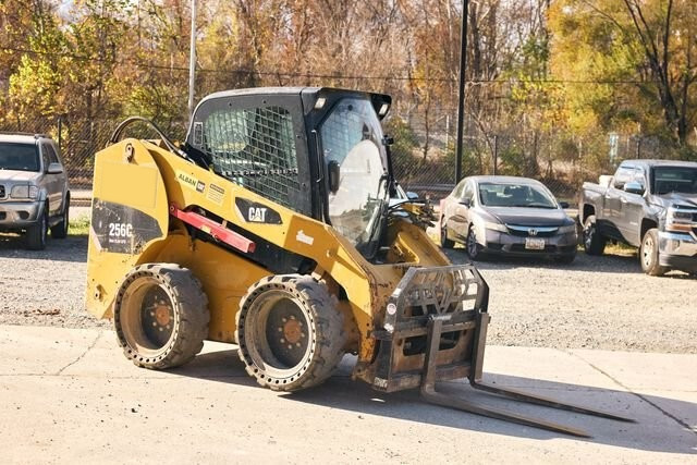 2010 CATERPILLAR 256C in Spring City, PA