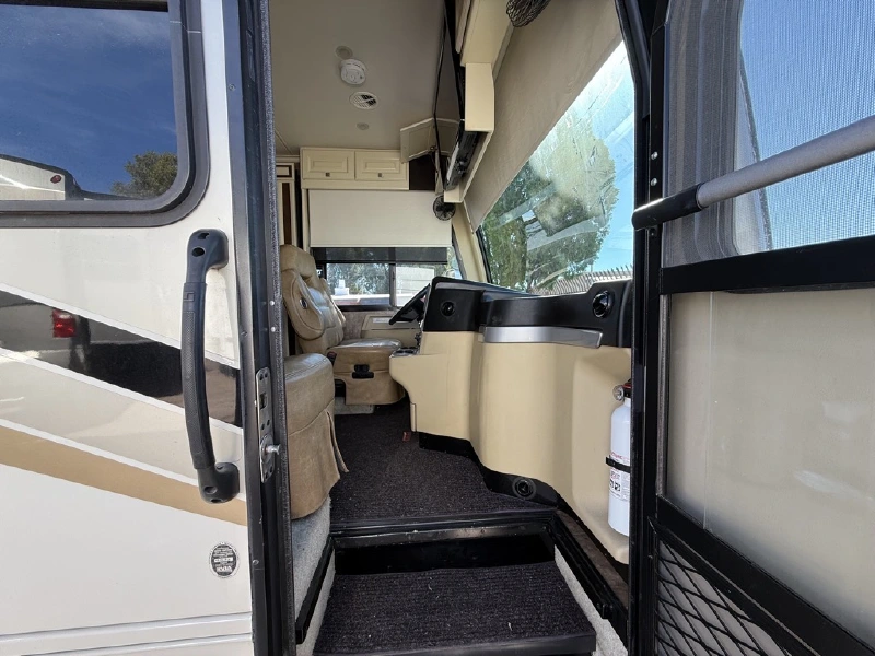 2012 TIFFIN MOTORHOMES ALLEGRO BREEZE 28BR