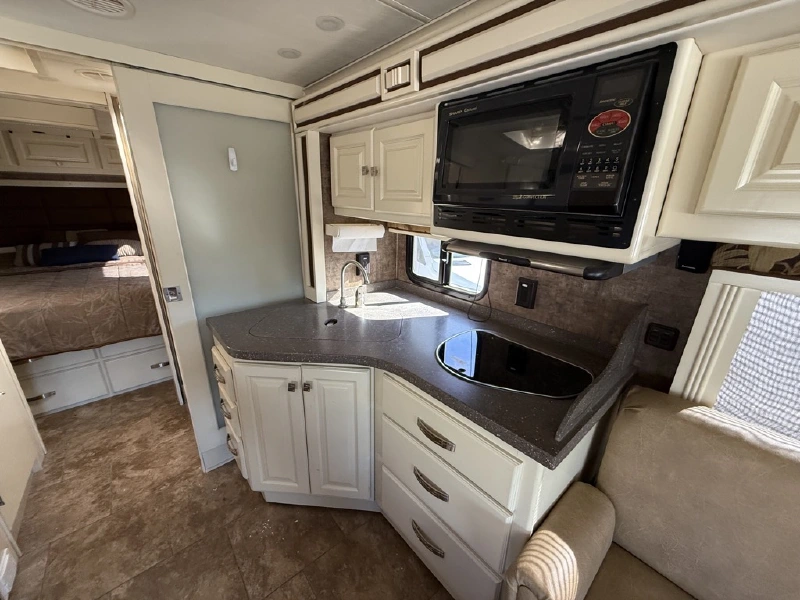 2012 TIFFIN MOTORHOMES ALLEGRO BREEZE 28BR
