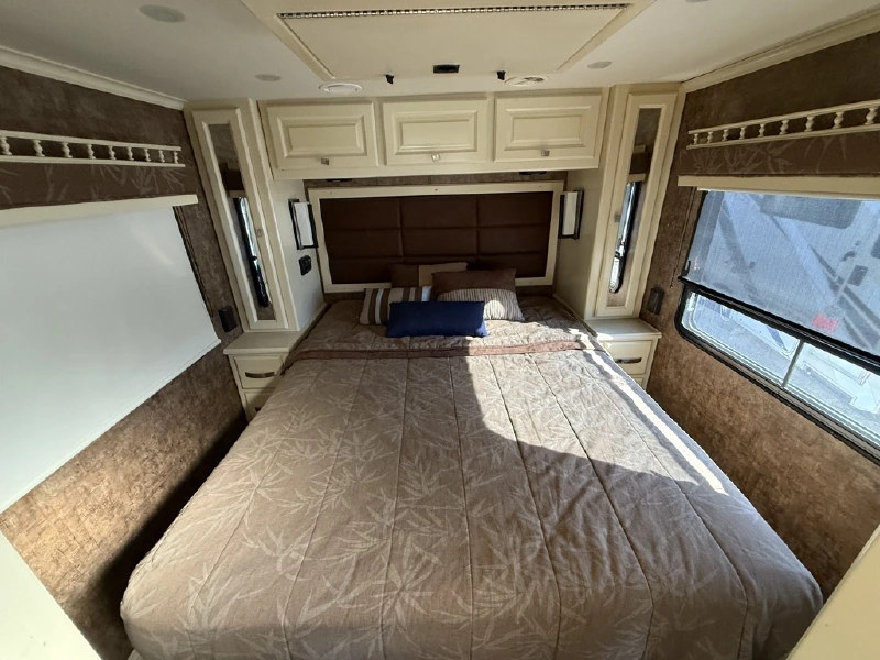 2012 TIFFIN MOTORHOMES ALLEGRO BREEZE 28BR