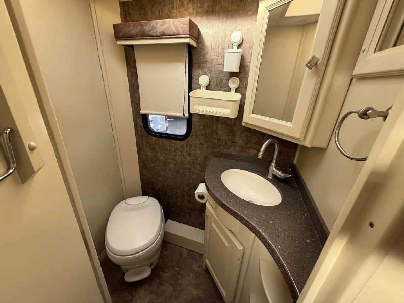 2012 TIFFIN MOTORHOMES ALLEGRO BREEZE 28BR