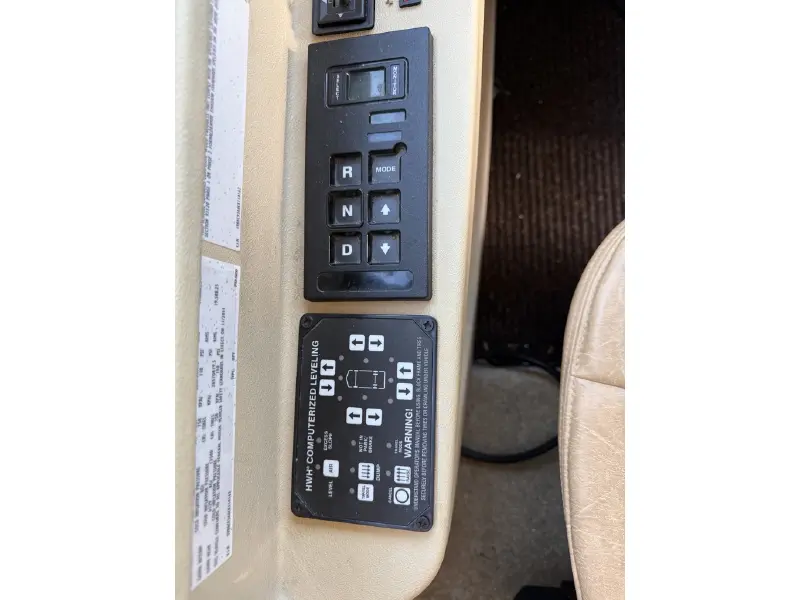 2012 TIFFIN MOTORHOMES ALLEGRO BREEZE 28BR