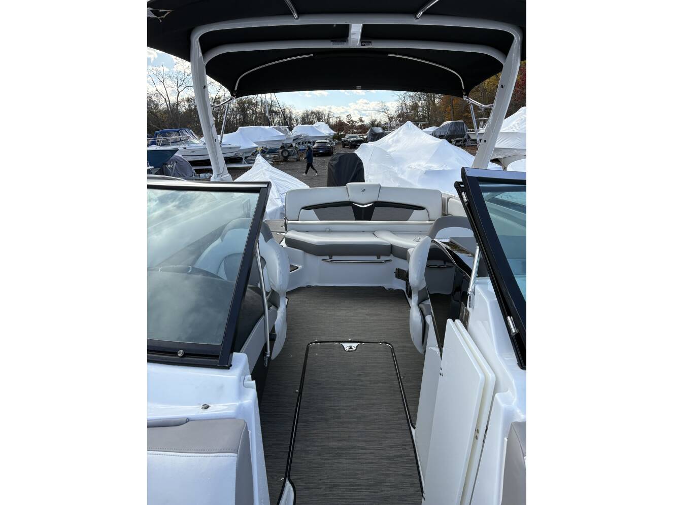 A photo of this 2022 Four Winns H-Series Ob