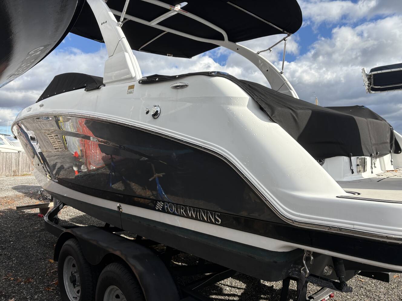 A photo of this 2022 Four Winns H-Series Ob