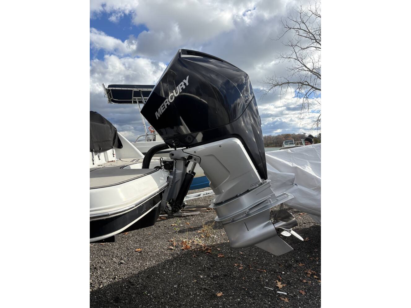 A photo of this 2022 Four Winns H-Series Ob