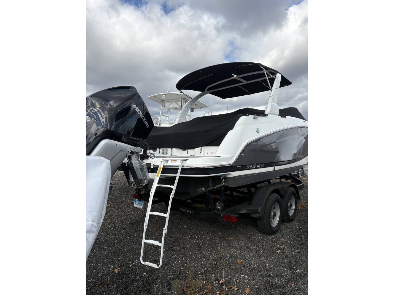 A photo of this 2022 Four Winns H-Series Ob