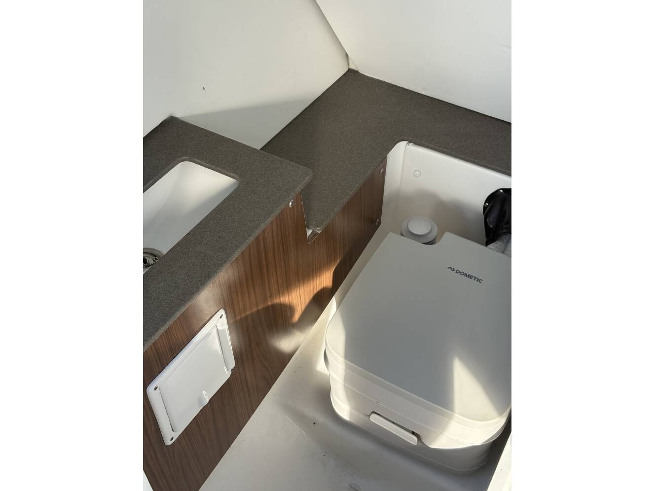 A photo of this 2022 Four Winns H-Series Ob