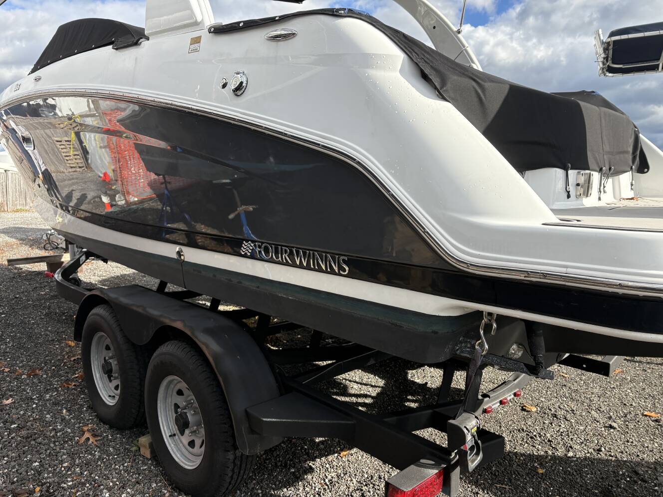 A photo of this 2022 Four Winns H-Series Ob