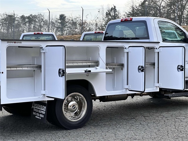 2023 Chevrolet Silverado 4500HD Work Truck photo 2
