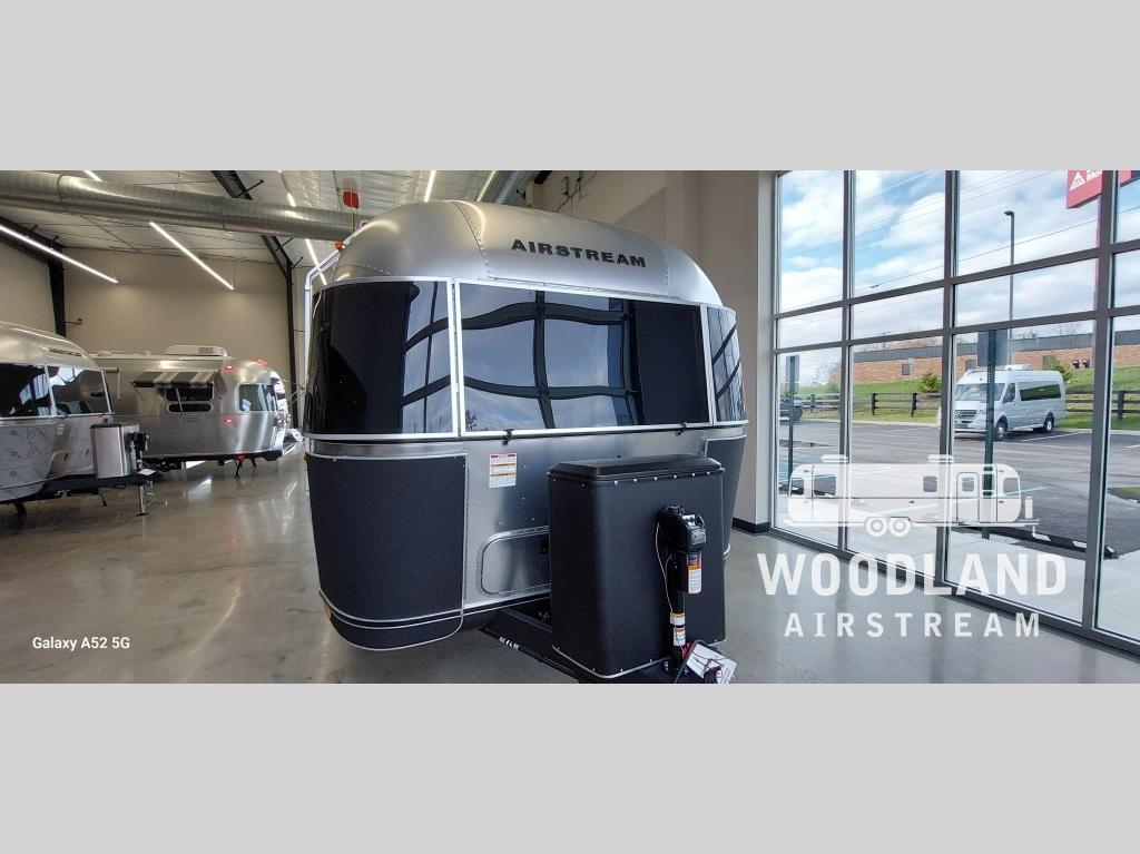 2026 Airstream Flying Cloud Midnight Flamingo 27FB Twin in georgetown KY