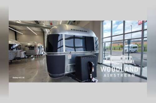 2026 Airstream Flying Cloud Midnight Flamingo 27FB Twin in georgetown KY