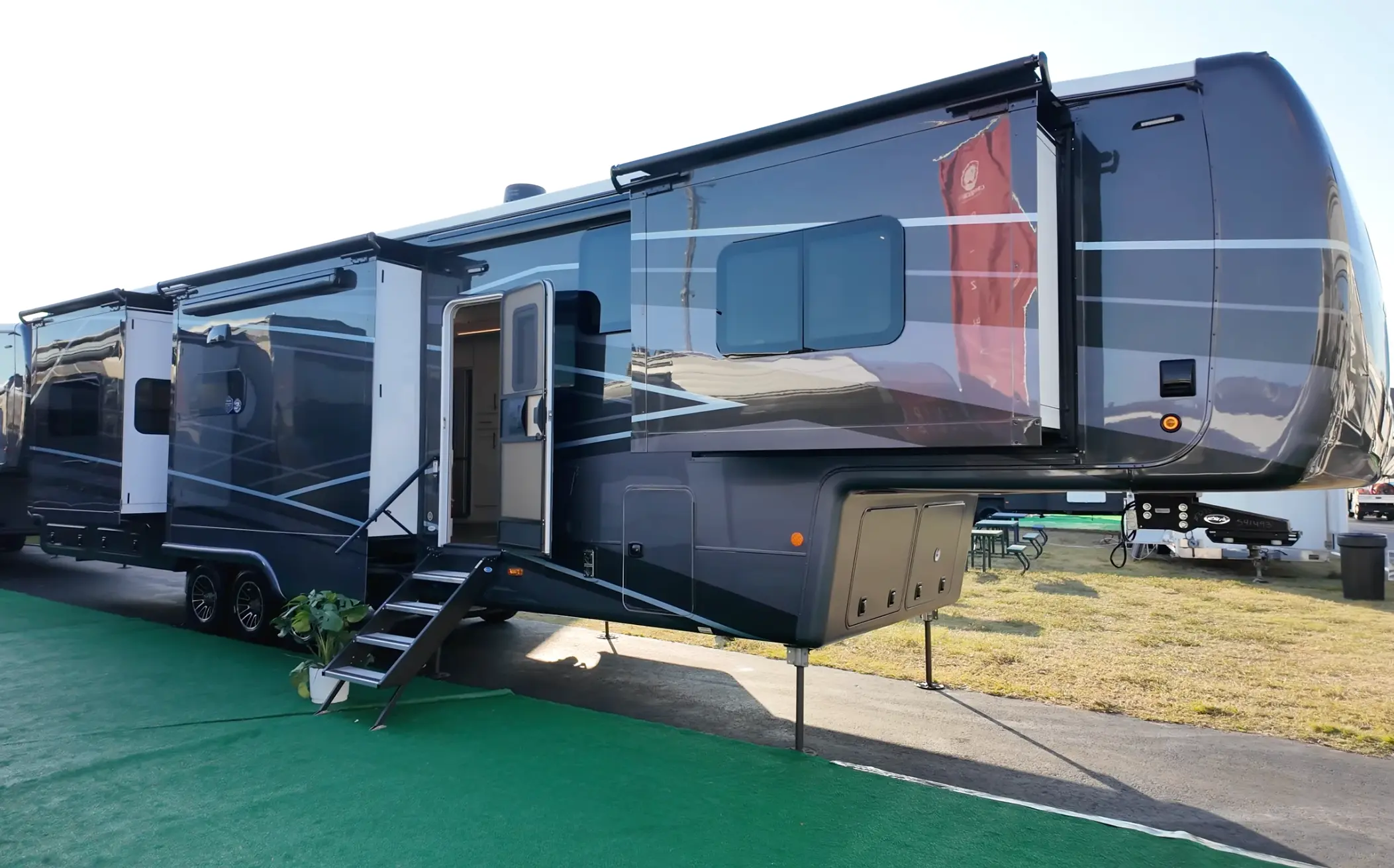 2025 DRV MOBILE SUITES ORLANDO RV