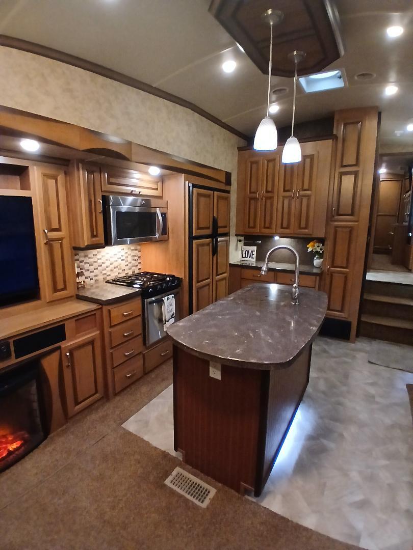 2015 Forest River CEDAR CREEK 34RL in de queen AR