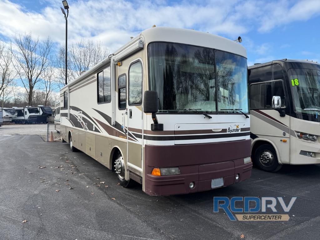 2003 Fleetwood Rv Bounder Diesel 37U in heath OH