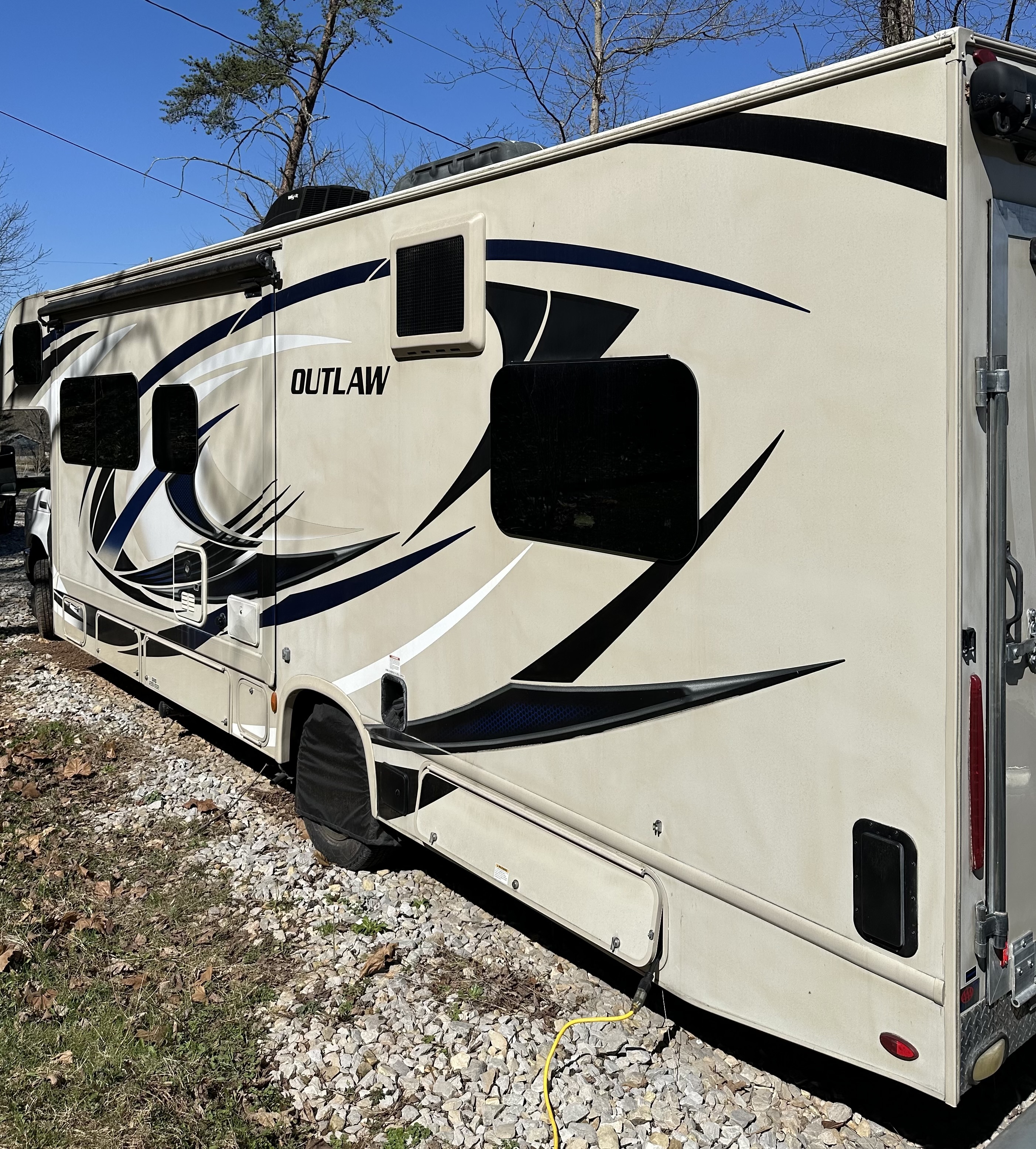 2018 Thor Motor Coach OUTLAW 29H in elizabeth WV
