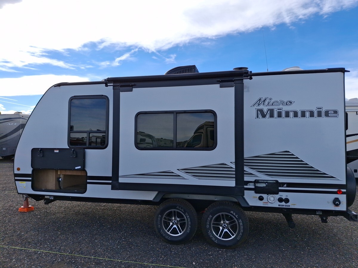 2021 Winnebago MICRO MINNIE 2106DS in golden CO