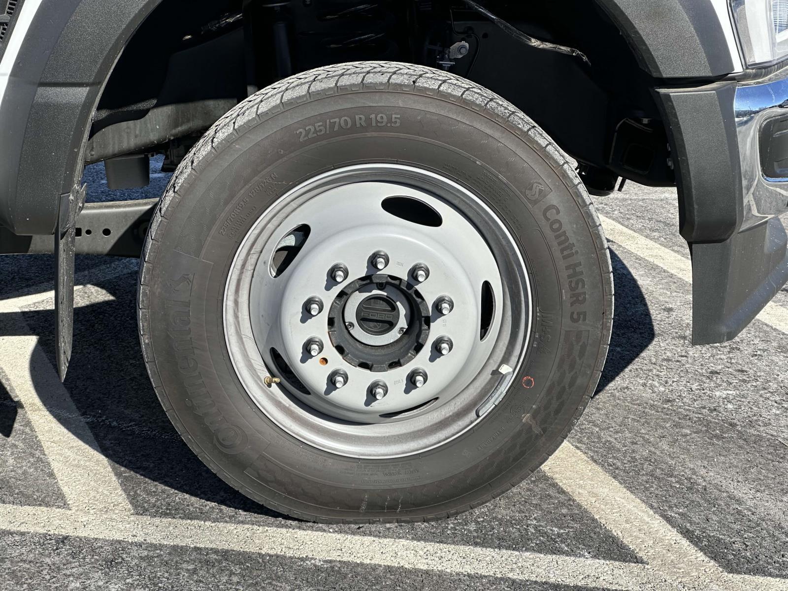 2024 Ford F-450 photo 2