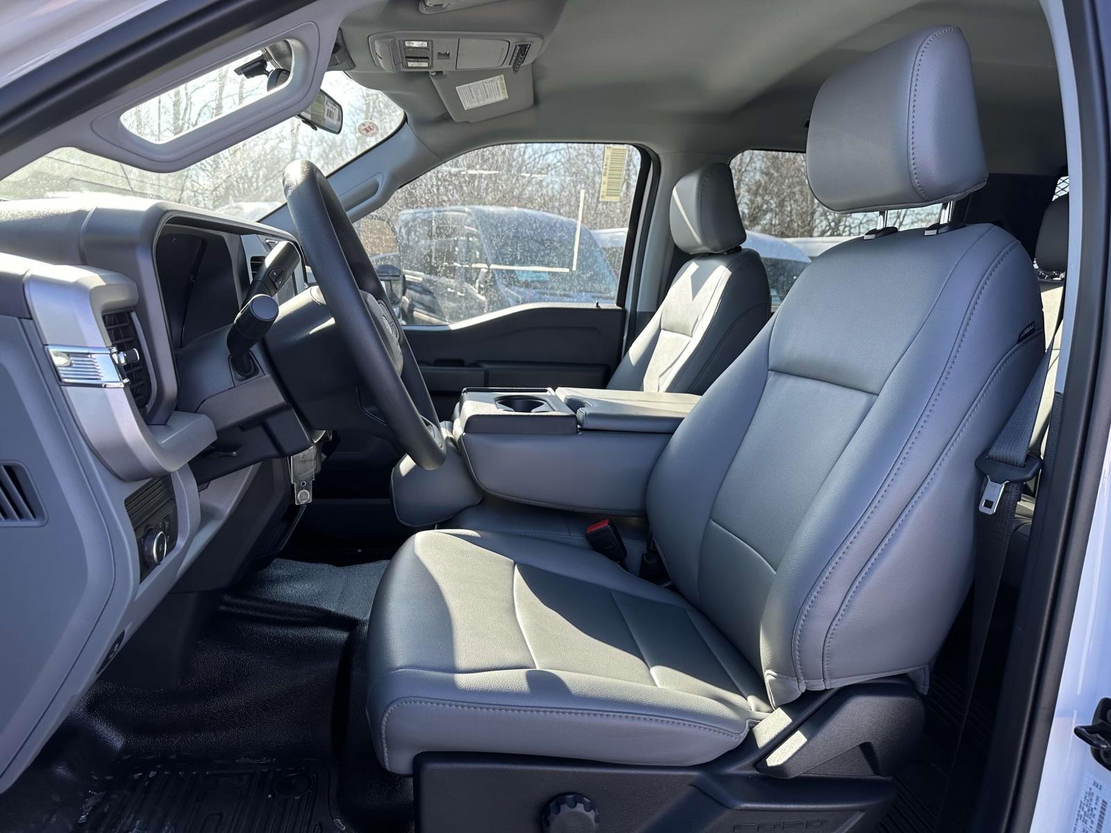 2024 Ford F-450 photo 4