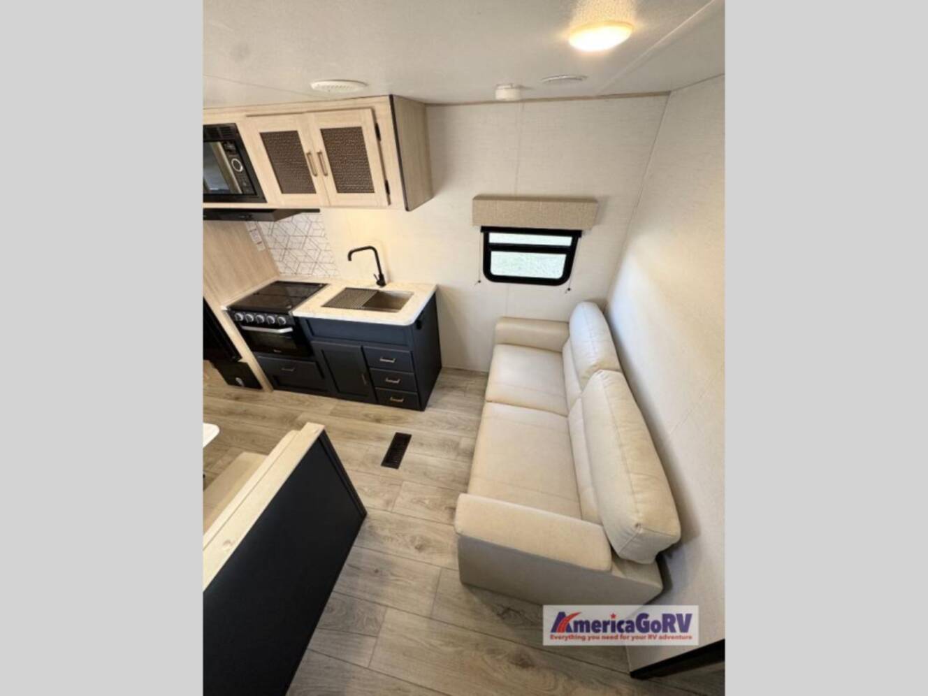 A photo of this 2024 Prime Time Rv Avenger 26BK