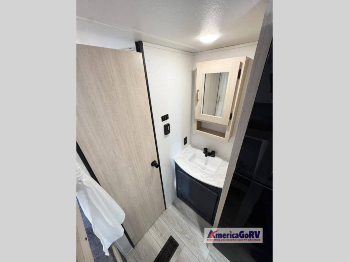 A photo of this 2024 Prime Time Rv Avenger 26BK