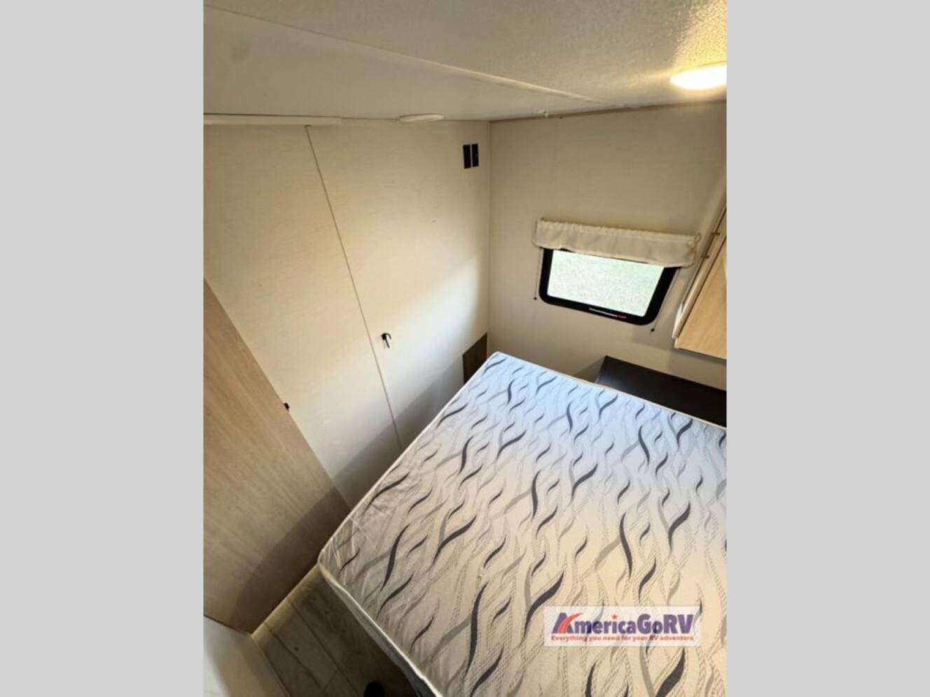 A photo of this 2024 Prime Time Rv Avenger 26BK