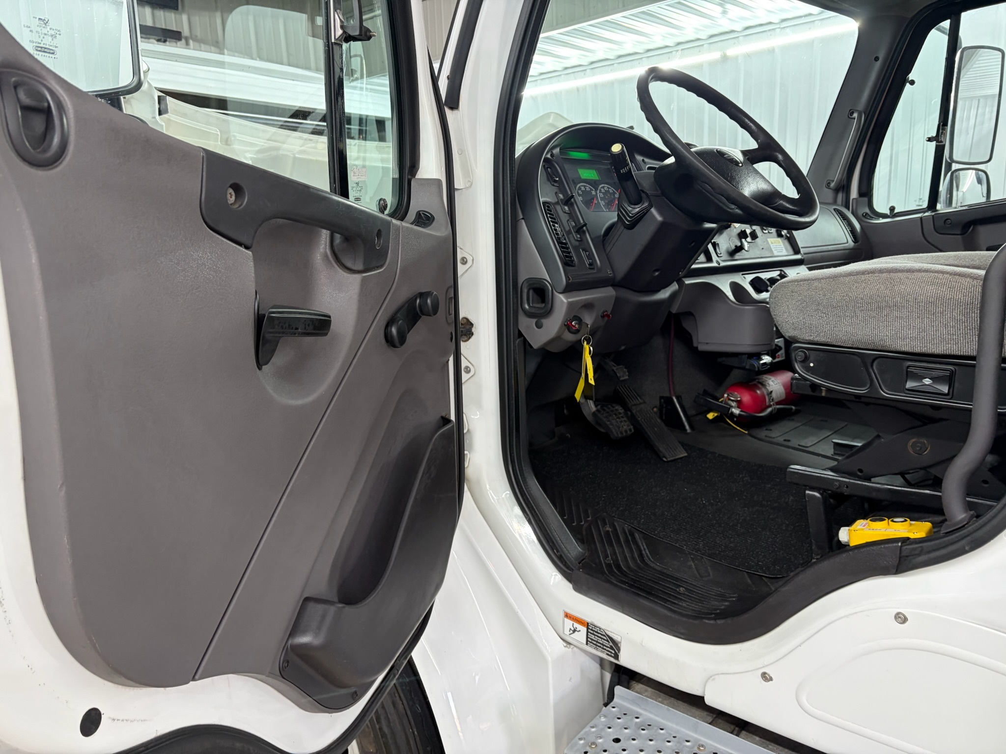 2016 Freightliner M2 106 Medium Duty photo 2