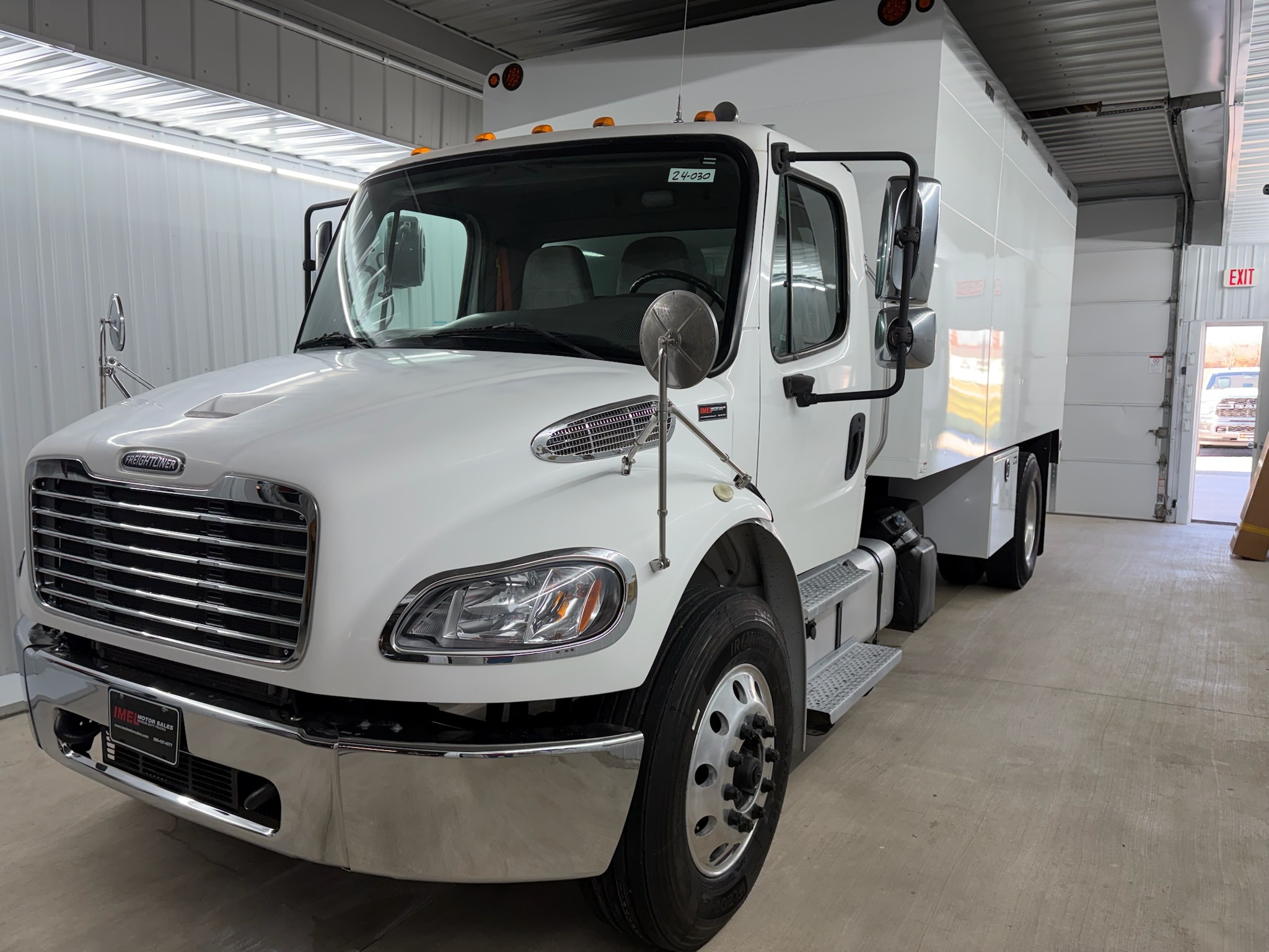 2016 FREIGHTLINER BUSINESS CLASS M2 106 in Bluffton, IN